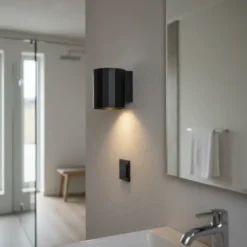 Cascade I vegg baderomslampe IP65 10,5cm sort