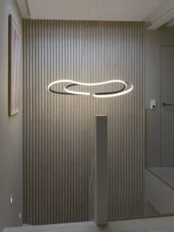 Infinity LED taklampe 112cm sort