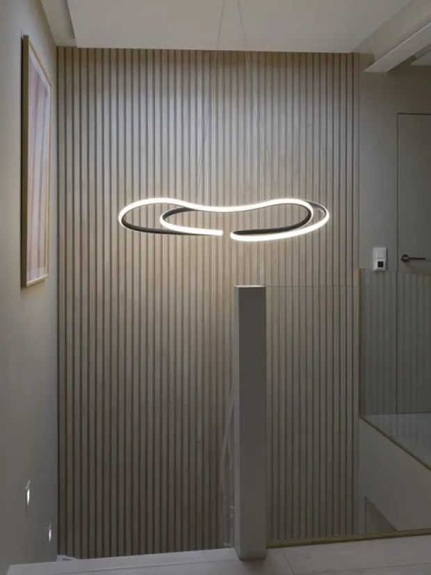 Infinity LED taklampe 112cm sort