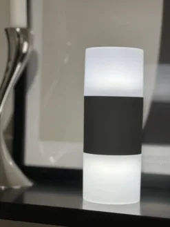 Iver LED batteridrevet utelampe bord IP44 16,6cm grå