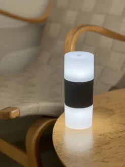 Iver LED batteridrevet utelampe bord IP44 16,6cm grå