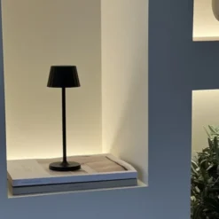 June LED oppladbar utelampe bord IP65 24cm sort