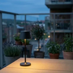 June LED oppladbar utelampe bord IP65 24cm sort