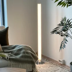 Leia LED gulvlampe 104cm RGB flerfarget