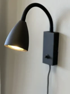 Lina Flex leselampe vegg 32cm sort
