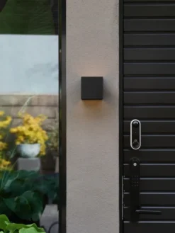 LuxeCharge LED oppladbar utelampe vegg IP54 10cm sort