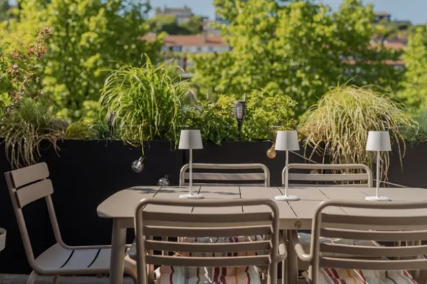 Mai LED oppladbar utelampe bord IP65 29cm hvit