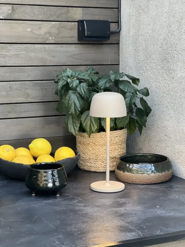 Mars LED oppladbar utelampe bord IP65 28cm beige