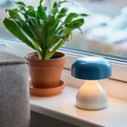 Myla Mini LED oppladbar bordlampe 12cm blå