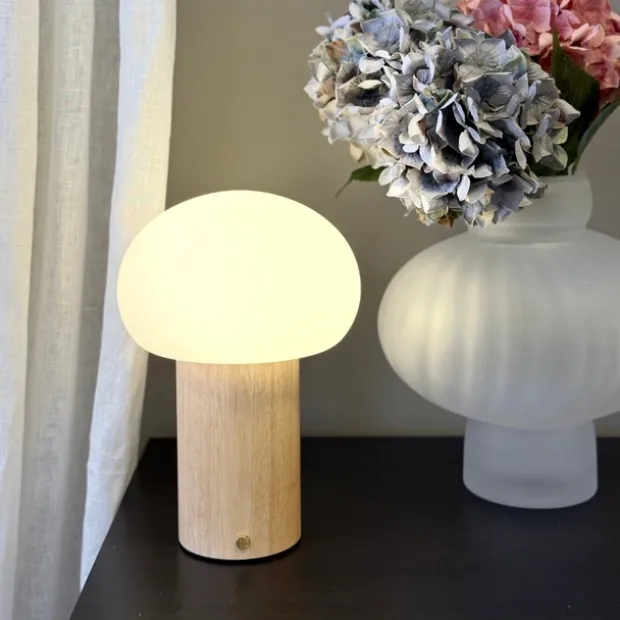 Nara LED oppladbar bordlampe 26cm natur