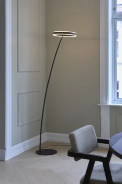 Orbit O-sirkel LED gulvlampe 175cm sort