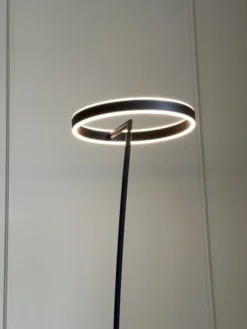 Orbit O-sirkel LED gulvlampe 175cm sort