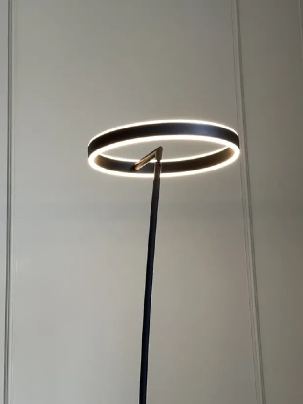 Orbit O-sirkel LED gulvlampe 175cm sort