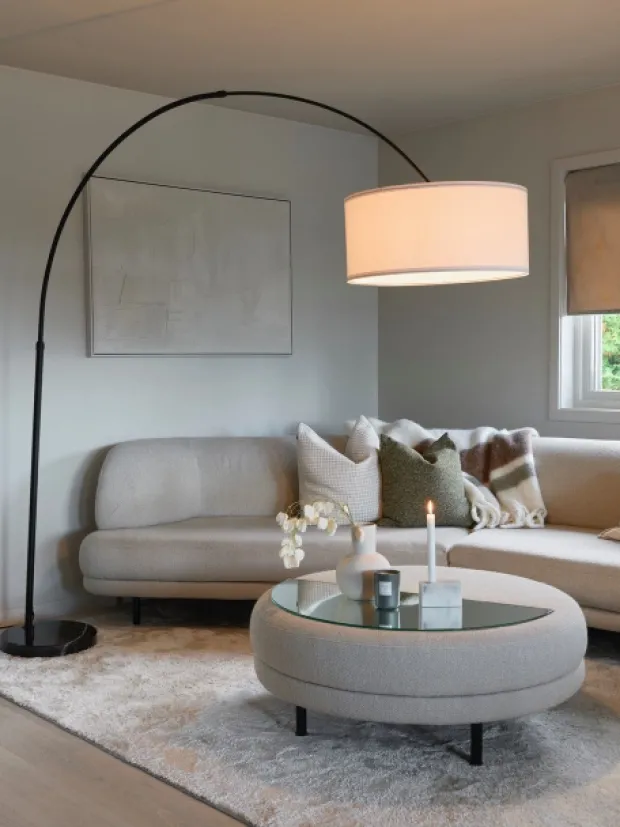 Rauma gulvlampe med skjerm 227cm sort