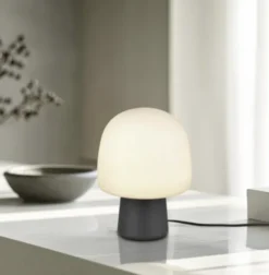 Steen bordlampe 27cm sort