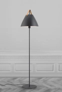 Strap gulvlampe 153cm sort