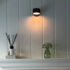 Thea Magnet LED oppladbar vegglampe 7cm brun