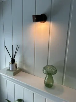 Thea Magnet LED oppladbar vegglampe 7cm brun